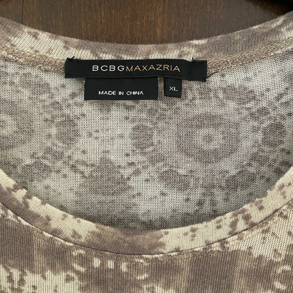 BCBG Max Azaria long sleeve knit top bohemian mix of patterns in taupe & ivory - Picture 2 of 4